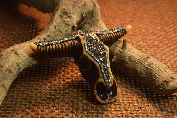 46x61mm TH:15mm Bone Bull Cow Head With Pave Rhinestone Pendants
